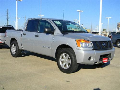 Nissan Titan 2010 photo 2