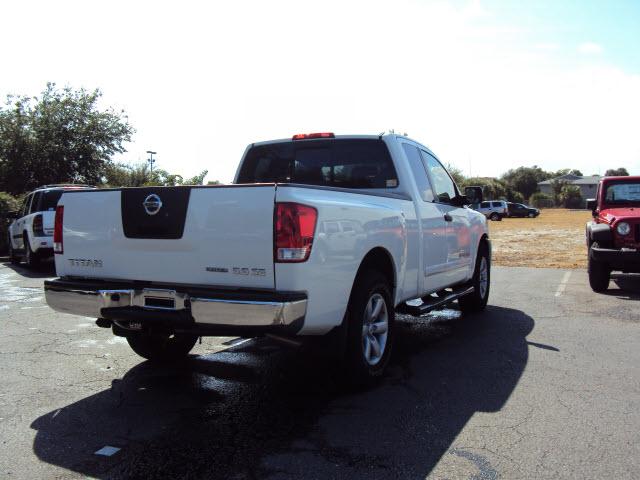 Nissan Titan SE Pickup