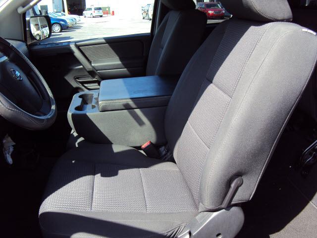 Nissan Titan 2010 photo 4