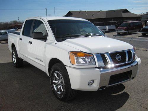 Nissan Titan 2010 photo 1