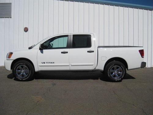 Nissan Titan 2010 photo 2