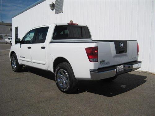 Nissan Titan 2010 photo 3