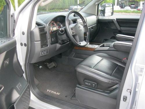 Nissan Titan 2010 photo 2