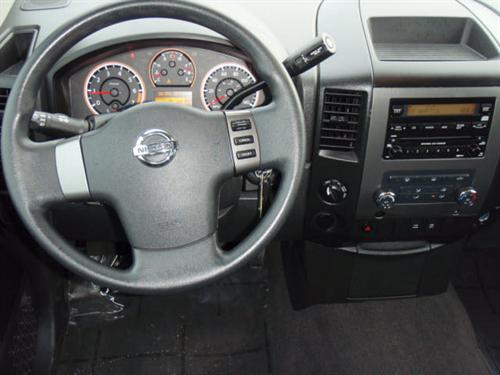 Nissan Titan 2010 photo 3