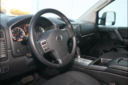 Nissan Titan 2010 photo 3