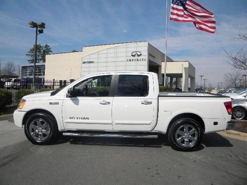Nissan Titan 2010 photo 1