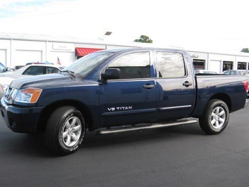 Nissan Titan 2010 photo 2