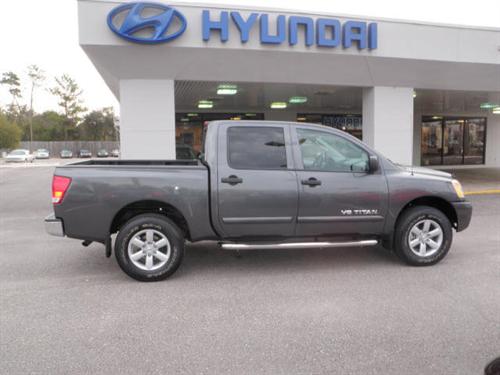 Nissan Titan 2010 photo 1