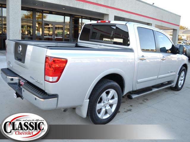 Nissan Titan 2010 photo 2