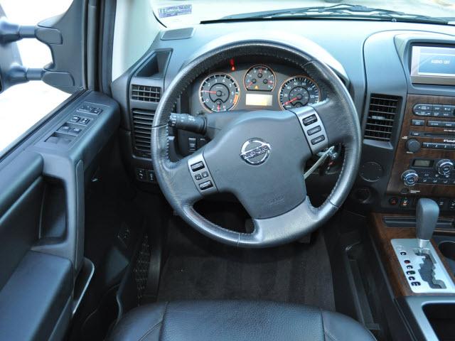 Nissan Titan 2010 photo 3