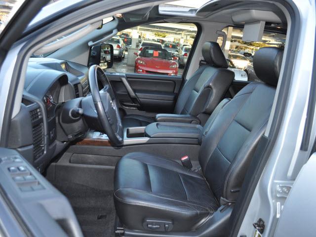 Nissan Titan 2010 photo 5