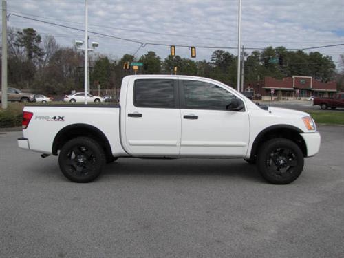 Nissan Titan 2010 photo 1
