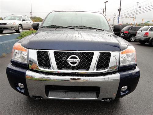 Nissan Titan 2010 photo 1