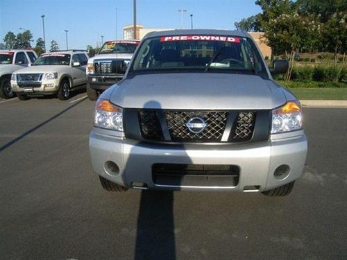 Nissan Titan 2010 photo 1