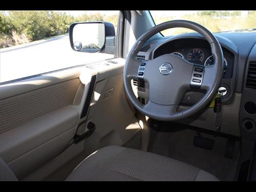 Nissan Titan 2010 photo 2