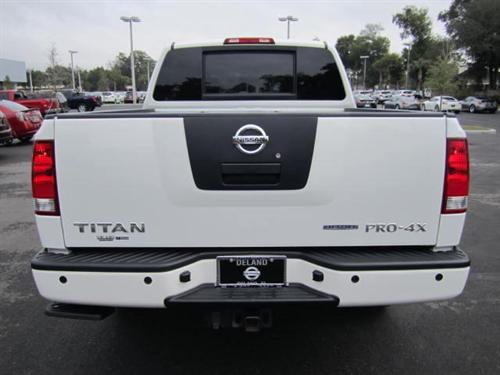 Nissan Titan 2010 photo 2