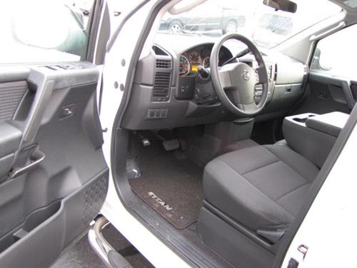 Nissan Titan 2010 photo 3