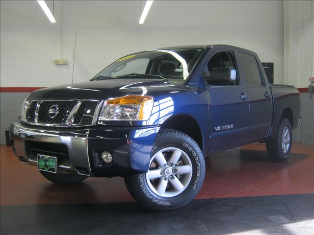 Nissan Titan SE Pickup