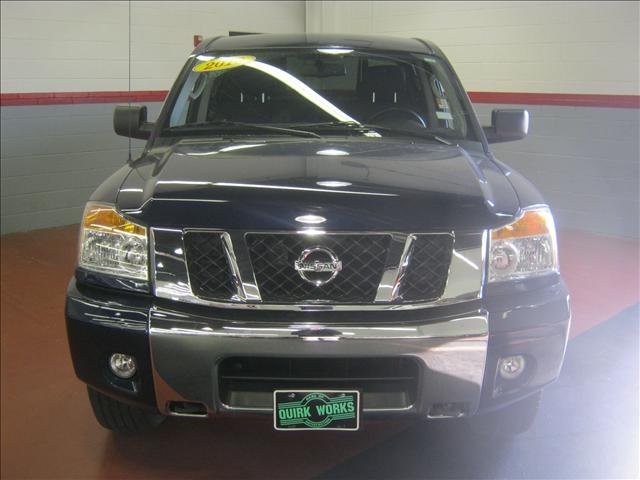 Nissan Titan 2010 photo 2