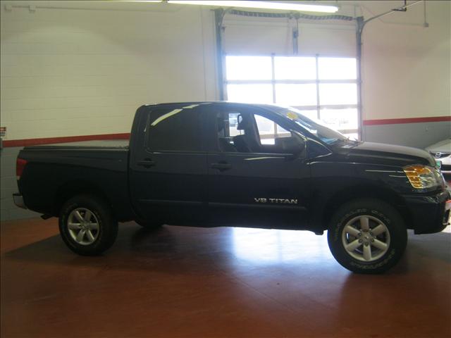 Nissan Titan 2010 photo 3