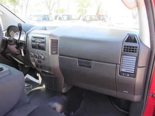 Nissan Titan 2010 photo 2