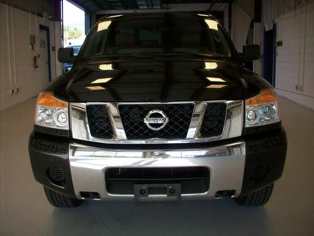 Nissan Titan 2010 photo 1