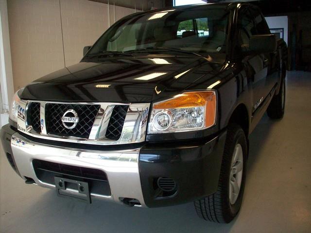 Nissan Titan 2010 photo 4
