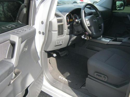 Nissan Titan 2010 photo 4
