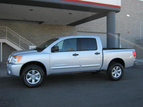 Nissan Titan 2010 photo 1
