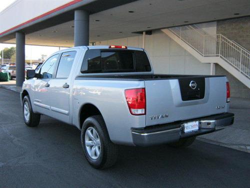 Nissan Titan 2010 photo 2