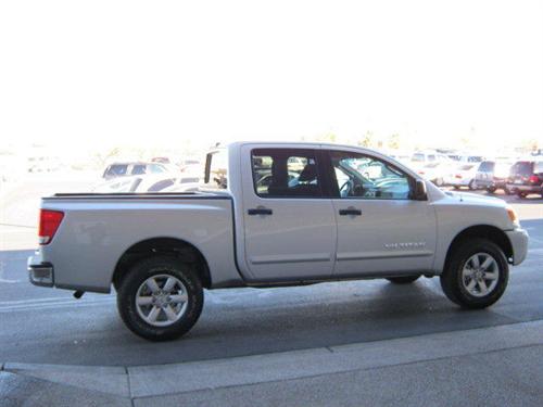 Nissan Titan 2010 photo 5