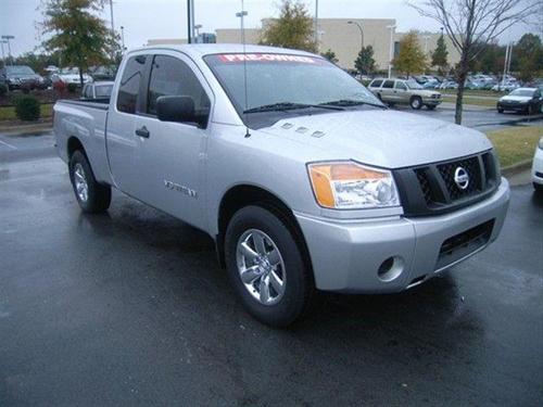 Nissan Titan 2010 photo 2