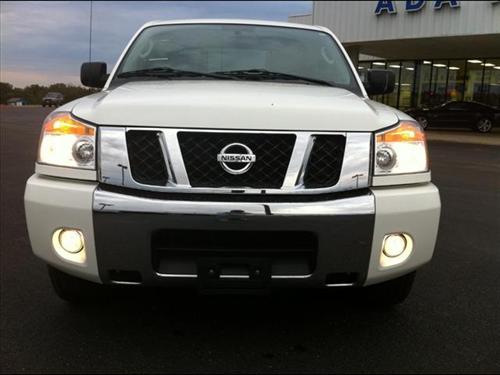 Nissan Titan 2010 photo 1