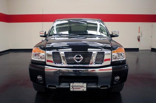Nissan Titan 2010 photo 1