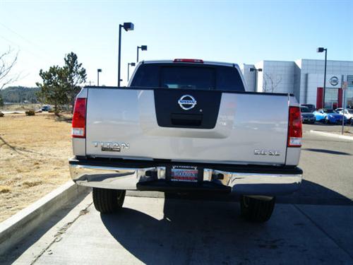 Nissan Titan 2010 photo 2