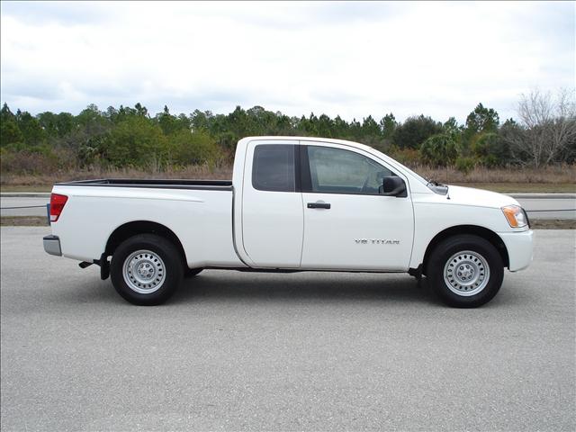 Nissan Titan 2010 photo 1