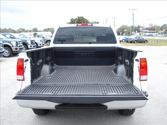 Nissan Titan 2010 photo 2
