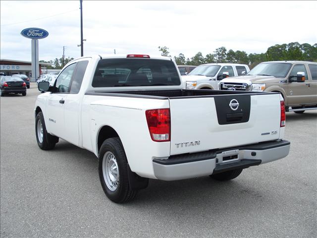 Nissan Titan 2010 photo 3