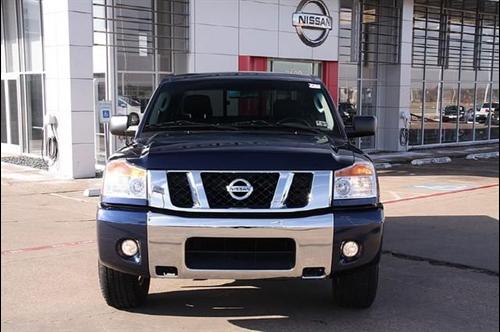 Nissan Titan 2010 photo 2