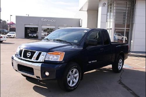 Nissan Titan 2010 photo 1