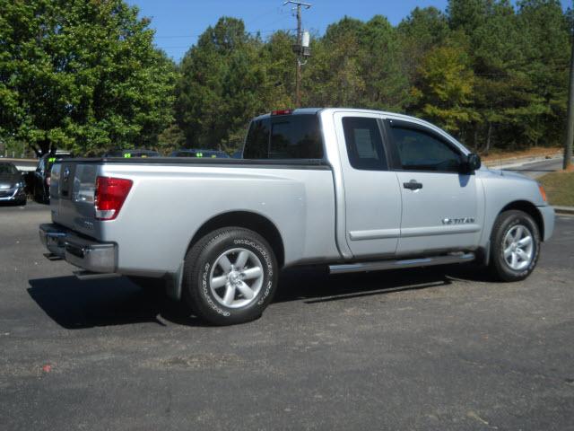 Nissan Titan 2010 photo 1