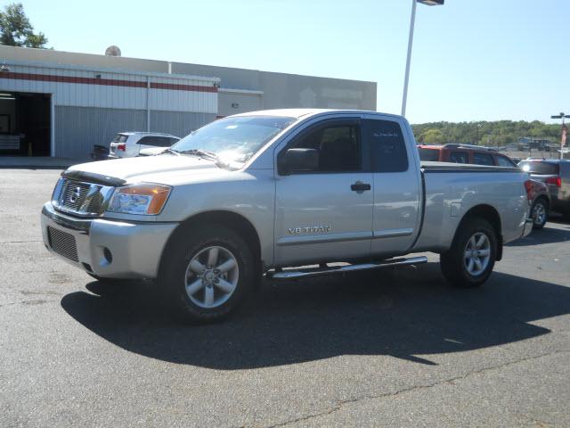 Nissan Titan 2010 photo 3