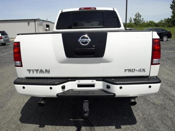 Nissan Titan 2010 photo 1
