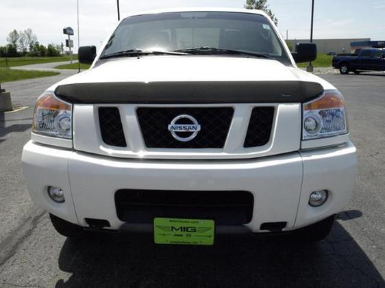 Nissan Titan 2010 photo 2