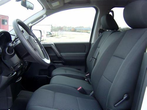 Nissan Titan 2010 photo 2