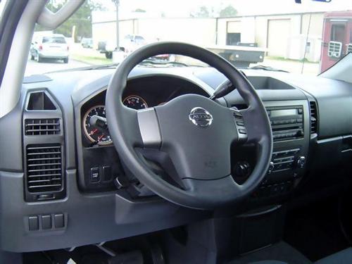 Nissan Titan 2010 photo 3