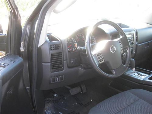 Nissan Titan 2010 photo 2