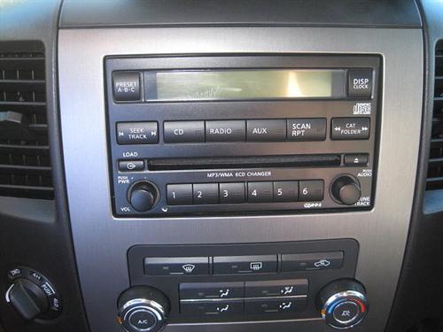 Nissan Titan 2010 photo 3