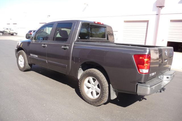 Nissan Titan 2010 photo 2