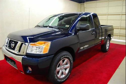 Nissan Titan 2010 photo 2